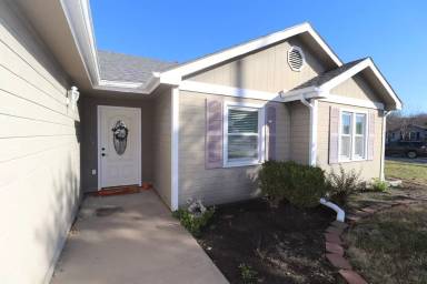 Main picture of 229 Hackberry Ave