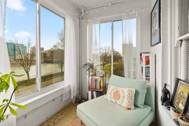 Main picture of 1 Linwood St