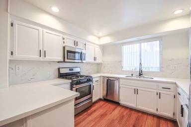 Main picture of 18332 Keswick St