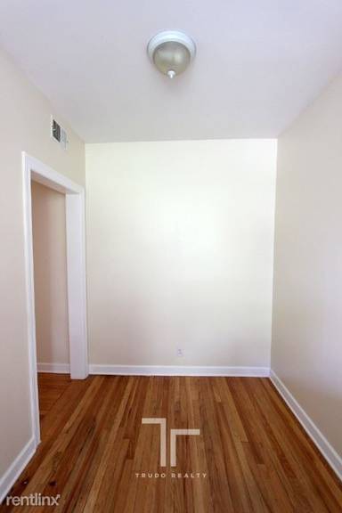 Main picture of 550-60 W Aldine Ave