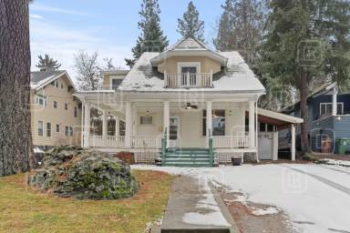 Main picture of 11 W Sumner Ave
