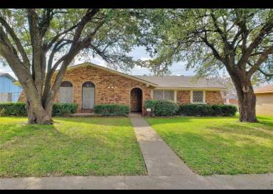Main picture of 2752 Meadow Isle Ln