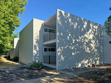 Main picture of 160 Whitman St N