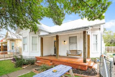 Main picture of 823 W Euclid Ave