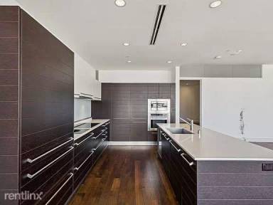 Main picture of 2408 Victory Park Ln
