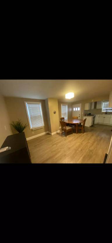 Main picture of 4 Oak St