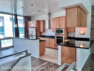 Main picture of 352 S Farmer Ave