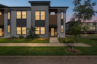 Main picture of 3142 Lubbock Ave