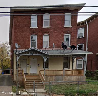 Main picture of 166-168 Putnam St