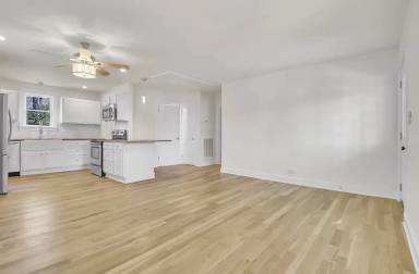 Main picture of 1121 Goldilocks St