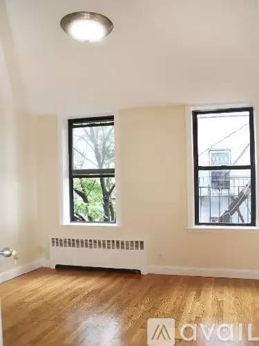 Main picture of E 10th St