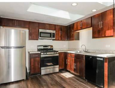 Main picture of 150 E 1st St