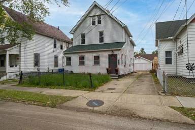 Main picture of 1079 E 68th St