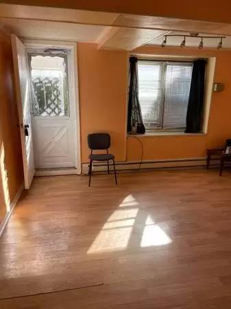 Main picture of 1651 Barnes Ave