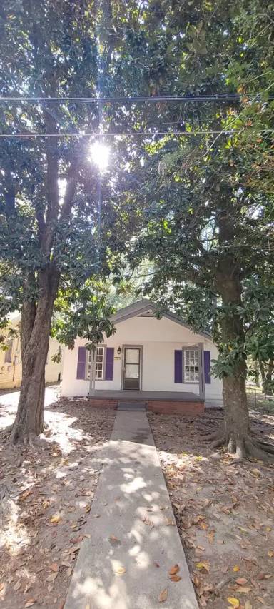Main picture of 1653 Caroline St