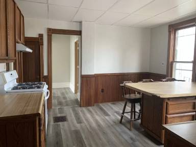 Main picture of 320 W 13th St