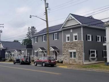 Main picture of 5791 Main St