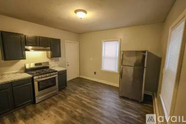 Main picture of 22 W Selden St