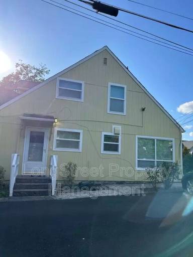 Main picture of 615 NW 129th Ave
