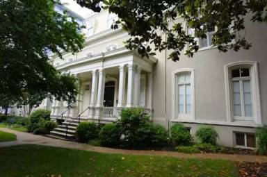 Main picture of 212 W Franklin St