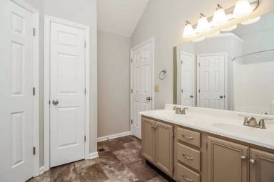 Main picture of 1906 Landmark Ln