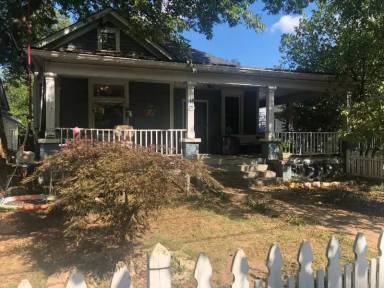 Main picture of 674 Boulevard SE
