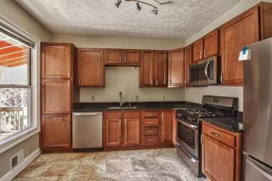 Main picture of 915 Heths Ave