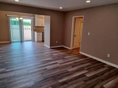 Main picture of 850 E Lynwood Dr