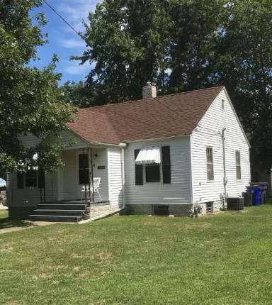 Main picture of 2630 S Franklin