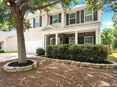 Main picture of 121 Mission Way
