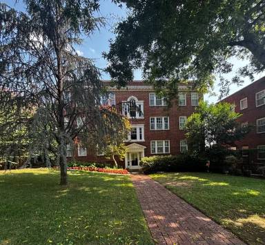 Main picture of 216 W 19th St