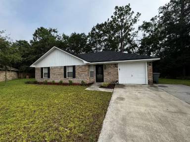 Main picture of 1502 Woodcrest Cir