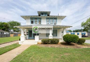 Main picture of 747 Park Ave