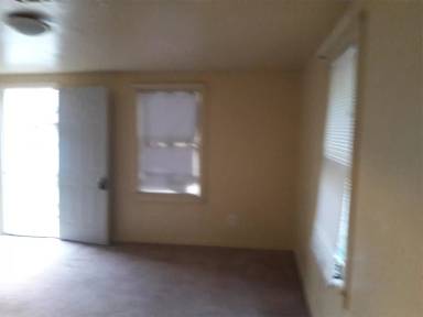 Main picture of 605 1/2 SW 34th St