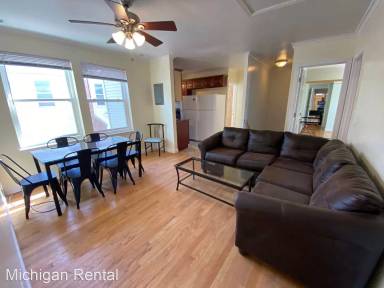 Main picture of 309 E Jefferson St