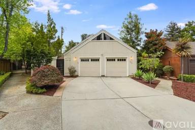 Main picture of 836 Bourbon Ct