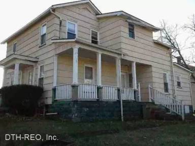 Main picture of 304 W Ridge Ave