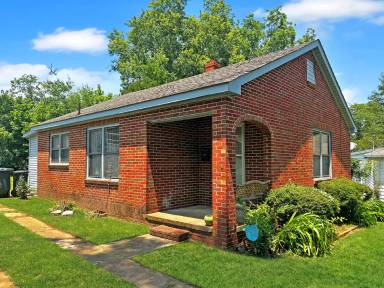 Main picture of 322 W Irvine Ave
