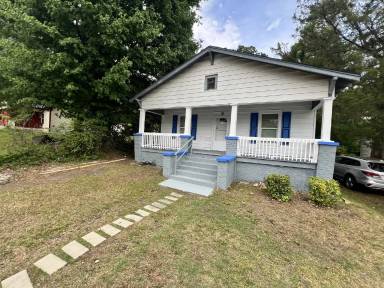 Main picture of 610 Holt Ave