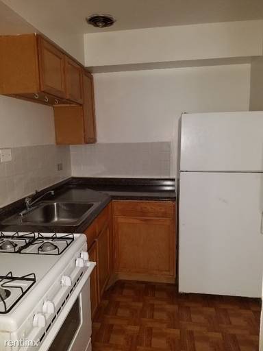 Main picture of 6830 N Sheridan Rd Apartments