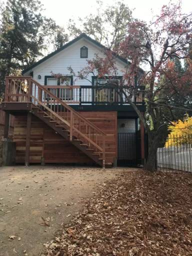 Main picture of 990 Thompson Way