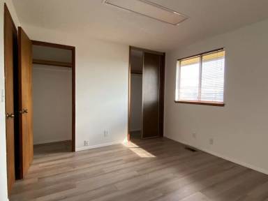 Main picture of 8415-8417 Highway 14