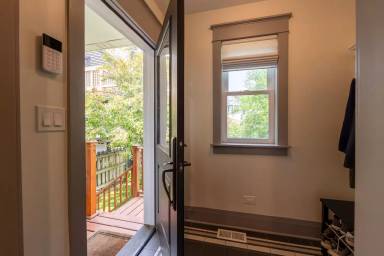 Main picture of 2156 W Cuyler Ave