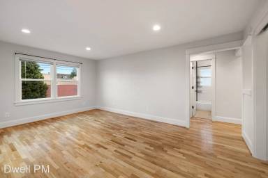 Main picture of 6623 N Vancouver Ave