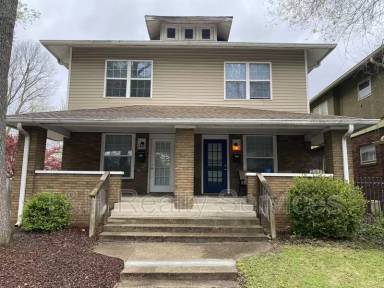 Main picture of 718 E 48th St