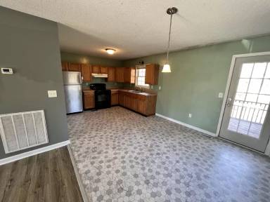 Main picture of 720 Edgewood Ln