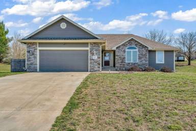 Main picture of 3717 Shadow Wood Ln