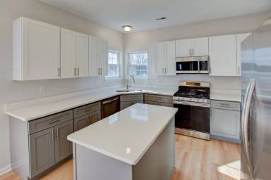 Main picture of 2112 Seastone Trce