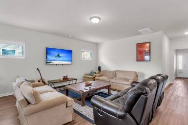 Main picture of 240 Hyrne Dr