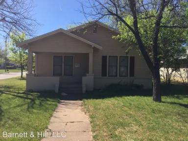 Main picture of 942 Palm St